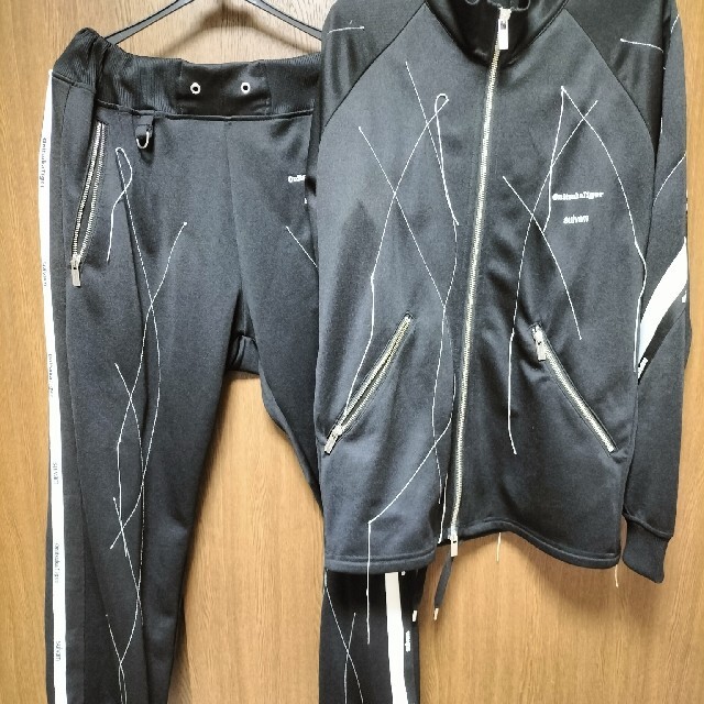 レビュー投稿で選べる特典 オニツカタイガー×sulvam コラボ