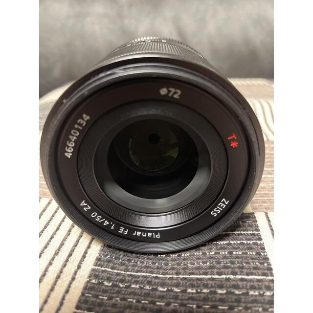 SONY(ソニー)の【美品】SONYレンズFE Zeiss planar 50mm f1.4 スマホ/家電/カメラのカメラ(レンズ(単焦点))の商品写真