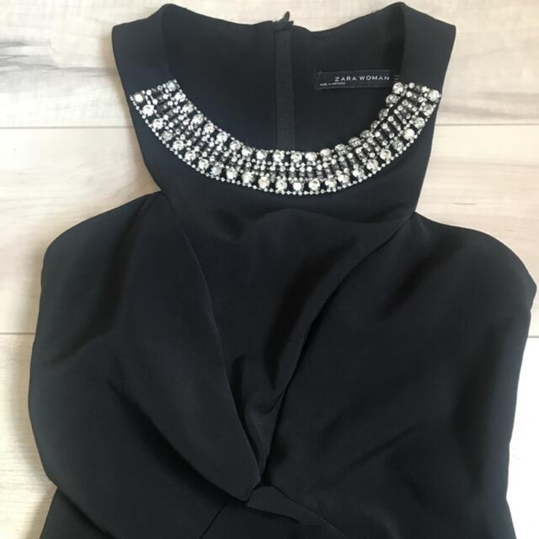 ZARA(ザラ)のZARA WOMAN ドレス　ワンピース　ビジュー付き　ブラック　XS レディースのワンピース(ひざ丈ワンピース)の商品写真