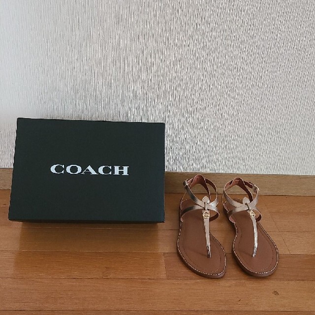 COACH - COACHトングサンダル8 ゴールド未使用品の通販 by きょっぺ's shop｜コーチならラクマ