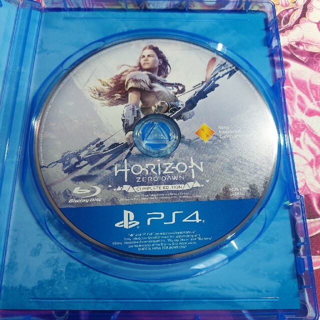 PlayStation4(プレイステーション4)のHorizon Zero Dawn Complete Edition（PlayS エンタメ/ホビーのゲームソフト/ゲーム機本体(家庭用ゲームソフト)の商品写真