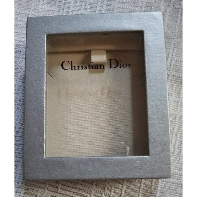Christian Dior(クリスチャンディオール)のクリスチャン ディオール 箱 インテリア/住まい/日用品のオフィス用品(ラッピング/包装)の商品写真