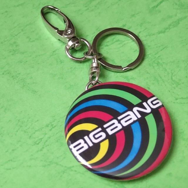 BIGBANG(ビッグバン)のビッグバン　ミラー付きキーホルダー エンタメ/ホビーのタレントグッズ(アイドルグッズ)の商品写真