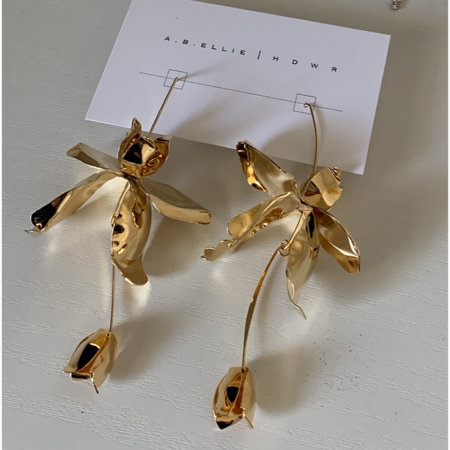 A.B.ELLIE Magnolia Stem Drop ピアス-