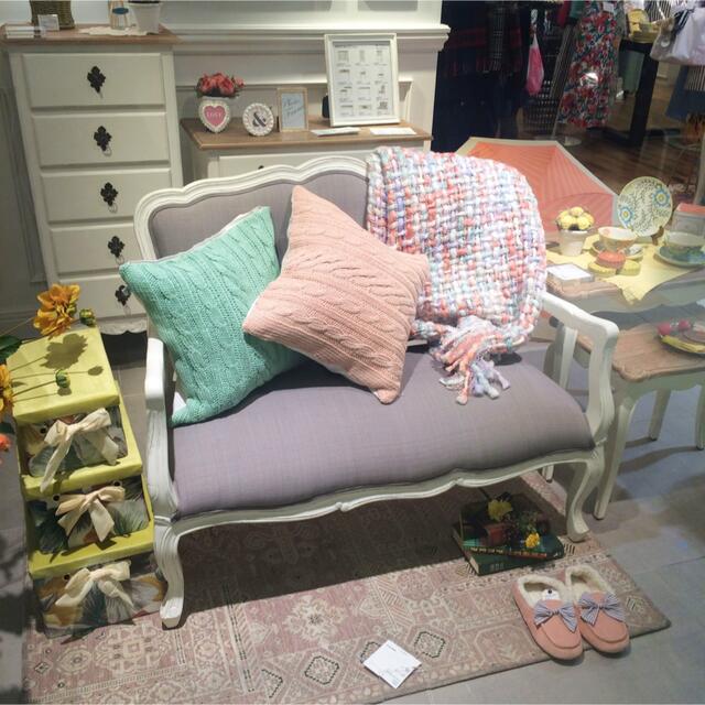 Francfranc(フランフラン)の【送料込】アンティーク調ソファ(グレー) インテリア/住まい/日用品のソファ/ソファベッド(二人掛けソファ)の商品写真