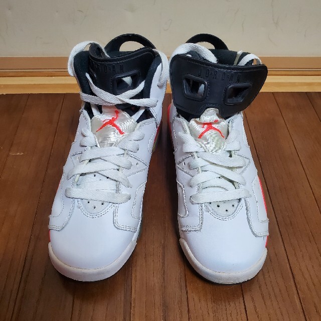 NIKE(ナイキ)の希少 エア ジョーダン 6 キッズ 23.5 ホワイト AIR JORDAN 6 キッズ/ベビー/マタニティのキッズ靴/シューズ(15cm~)(スニーカー)の商品写真