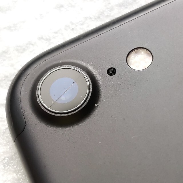 Apple(アップル)のApple iPhone 7 128GB ブラック (国内版SIMフリー) スマホ/家電/カメラのスマートフォン/携帯電話(スマートフォン本体)の商品写真