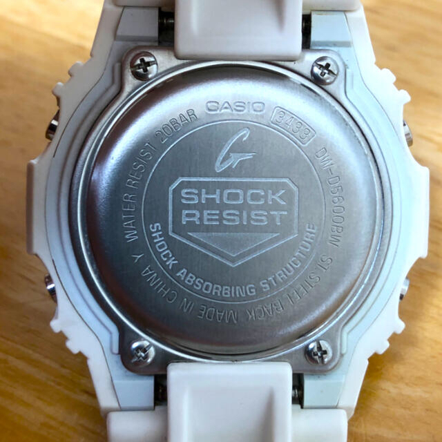 G-SHOCK(ジーショック)のG-SHOCK DW-5600BW ホワイトタイガー柄 メンズの時計(腕時計(デジタル))の商品写真