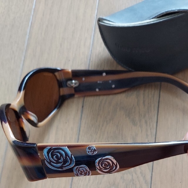 miumiu(ミュウミュウ)のmiumiuサングラス レディースのファッション小物(サングラス/メガネ)の商品写真