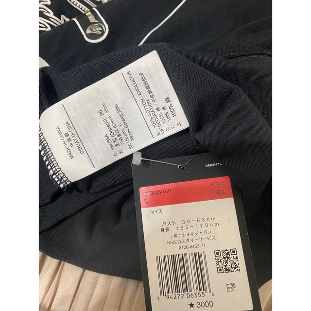 NIKE(ナイキ)のNIKE  ナイキ　Tシャツ　ブラック　レディース　新品未使用　タグ付き レディースのトップス(Tシャツ(半袖/袖なし))の商品写真
