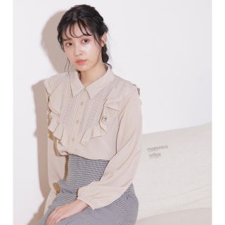 ジルバイジルスチュアート(JILL by JILLSTUART)のJILL by JILLSTUART ピンタック＆ラッフルブラウス　ベージュ(シャツ/ブラウス(長袖/七分))