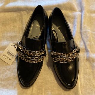 ザラ(ZARA)のZARA  チェーン付き ローファー 35 22.8cm ブラック(ローファー/革靴)