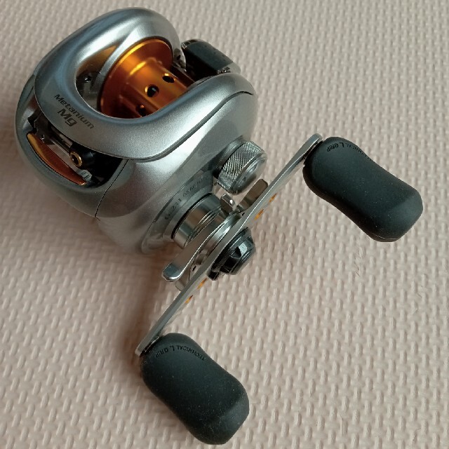 SHIMANO(シマノ)の【新品未使用＊極美品】シマノ 07メタニウムMg レフトハンドル スポーツ/アウトドアのフィッシング(リール)の商品写真