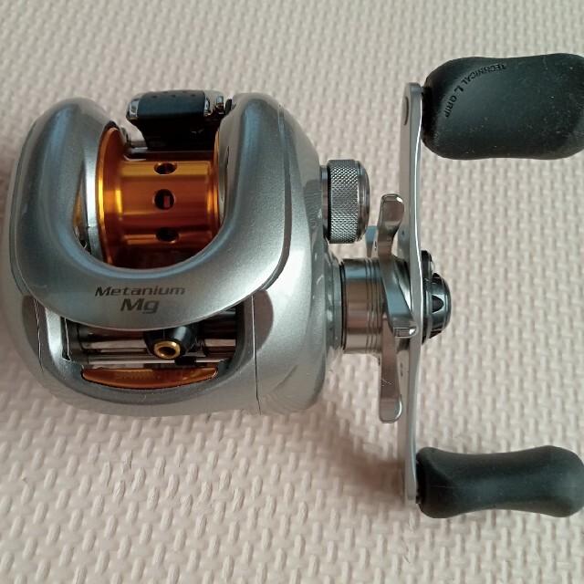 SHIMANO(シマノ)の【新品未使用＊極美品】シマノ 07メタニウムMg レフトハンドル スポーツ/アウトドアのフィッシング(リール)の商品写真