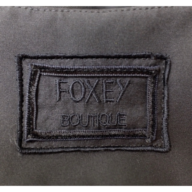 FOXEY(フォクシー)のFOXEY コート 38 ブラック　シルク　 レディースのジャケット/アウター(スプリングコート)の商品写真