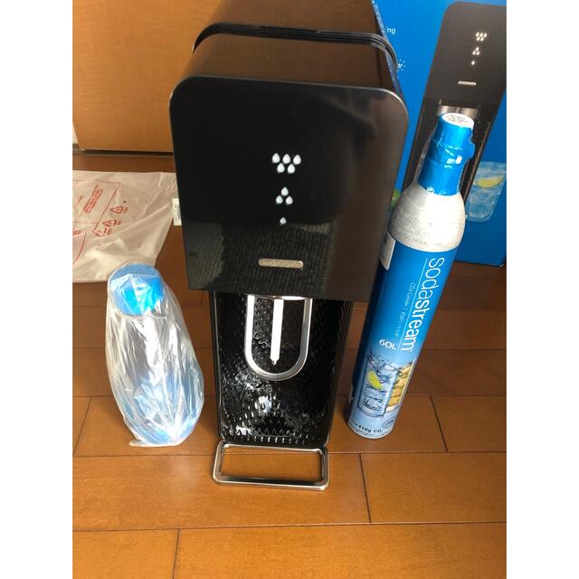 【未使用品】sodastream Source v3スターターキット（ブラック） スマホ/家電/カメラの調理家電(その他)の商品写真