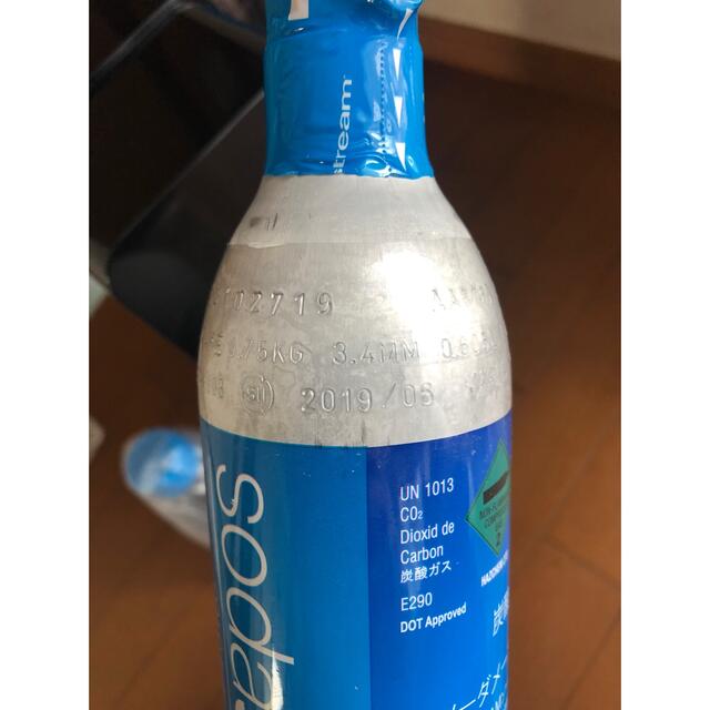 【未使用品】sodastream Source v3スターターキット（ブラック） スマホ/家電/カメラの調理家電(その他)の商品写真