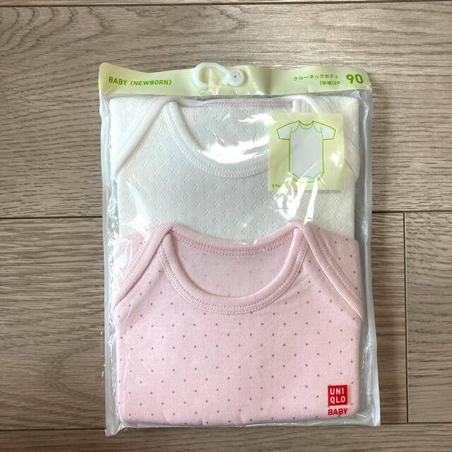 UNIQLO(ユニクロ)のユニクロ 90 半袖 ボディスーツ クルーネックボディ  キッズ/ベビー/マタニティのキッズ服女の子用(90cm~)(下着)の商品写真