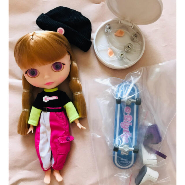 【海外輸入】 新品Popmart Blytheポップマートブライス単体のみ 人形