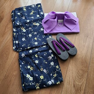 即日発送！《新品》大人花柄　浴衣セット　きれいな紫色の帯　小花柄(浴衣)