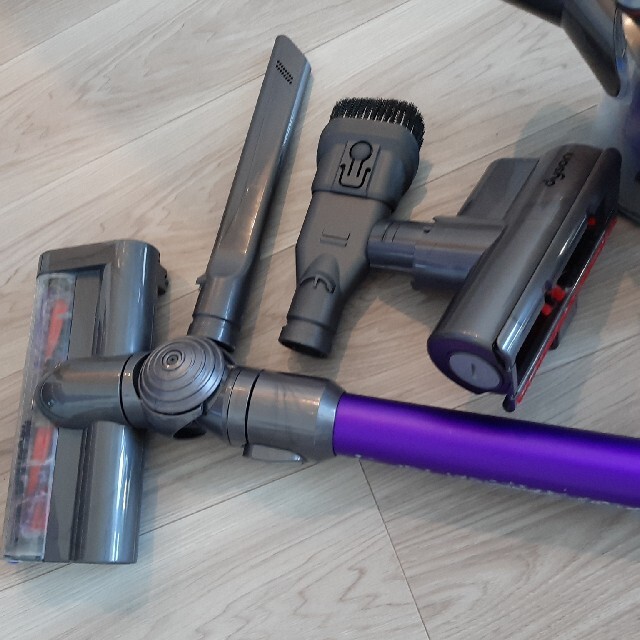 Dyson(ダイソン)のダイソン dyson DC62 コードレスクリーナー スマホ/家電/カメラの生活家電(掃除機)の商品写真