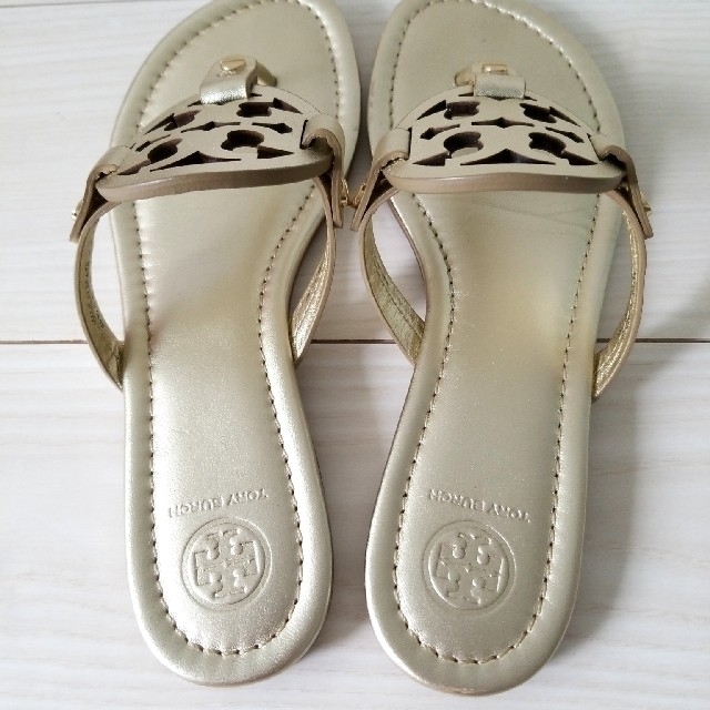 Tory Burch(トリーバーチ)のトリーバーチ  ミラー  サンダル  トングサンダル サイズ7 (24cm) レディースの靴/シューズ(サンダル)の商品写真