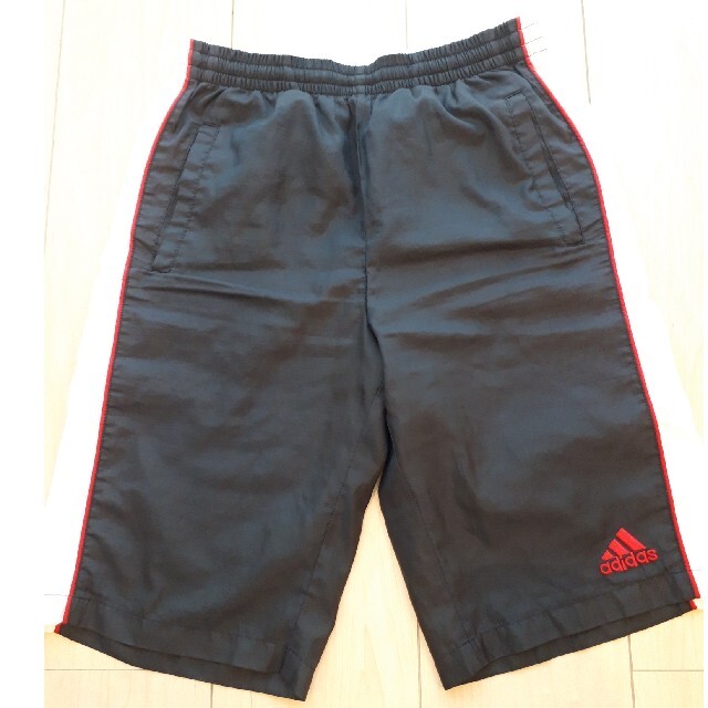 adidas(アディダス)のadidas　ハーフパンツ　140 キッズ/ベビー/マタニティのキッズ服男の子用(90cm~)(パンツ/スパッツ)の商品写真