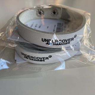 アンダーカバー(UNDERCOVER)の【新品・未使用】アンダーカバー　レザーブレスレット(S)ホワイト※一個売り(バングル/リストバンド)