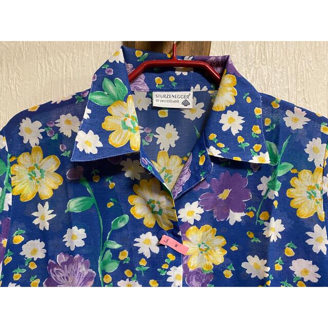 スイス製ブルー系花柄コットンブラウス（実家保管品） レディースのトップス(シャツ/ブラウス(半袖/袖なし))の商品写真