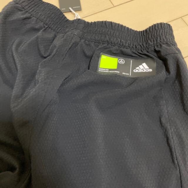 adidas(アディダス)の超軽量　ふくらはぎ丈キッズ150センチ新品 キッズ/ベビー/マタニティのキッズ服男の子用(90cm~)(パンツ/スパッツ)の商品写真