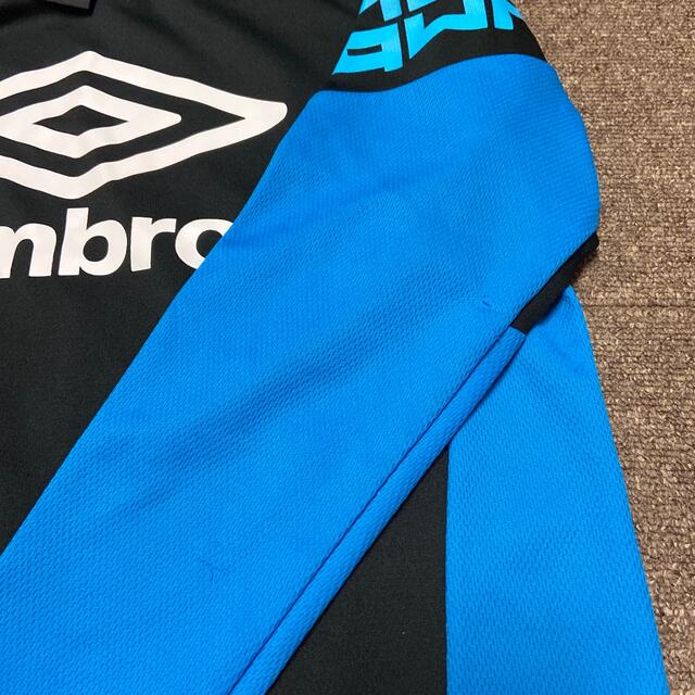 UMBRO(アンブロ)の長袖シャツ ジャージ素材 UMBRO 160サイズ スポーツ/アウトドアのサッカー/フットサル(ウェア)の商品写真