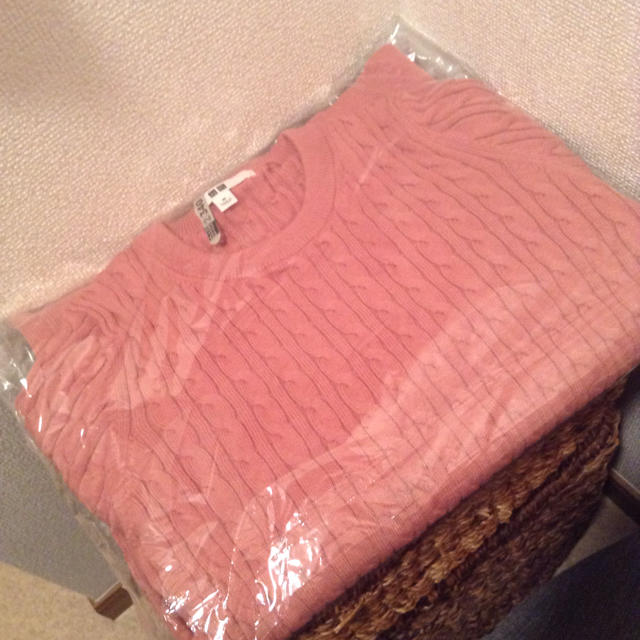 UNIQLO(ユニクロ)のUNIQLO コットンカシミヤケーブルセーター ピンク M レディースのトップス(ニット/セーター)の商品写真