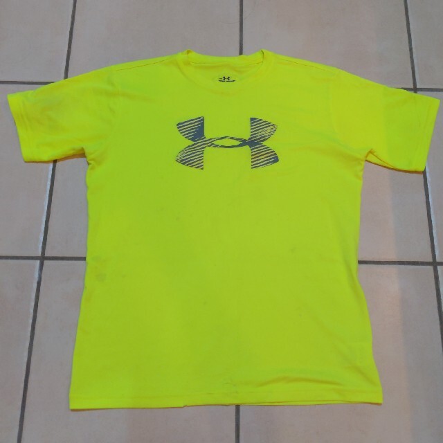 UNDER ARMOUR(アンダーアーマー)のUNDER ARMOUR　迷彩柄Tシャツ キッズ/ベビー/マタニティのキッズ服男の子用(90cm~)(Tシャツ/カットソー)の商品写真