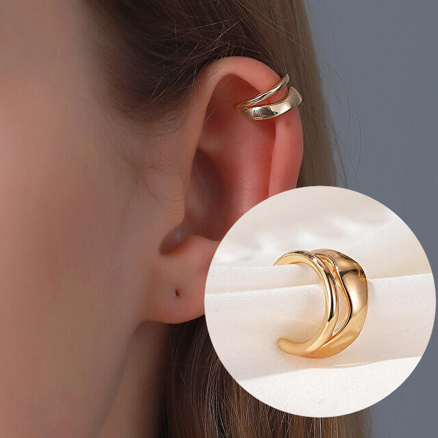 ゴールド シンプル メタル 変形 ダブルライン イヤーカフ 片耳用 レディースのアクセサリー(イヤーカフ)の商品写真