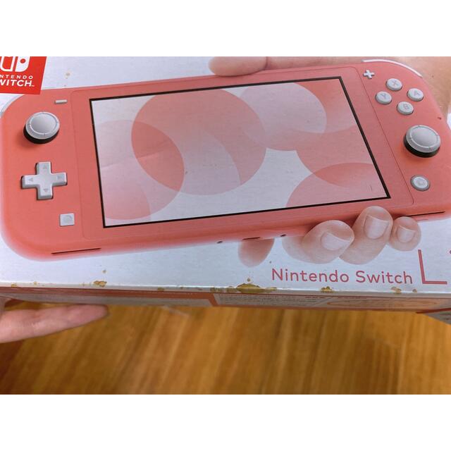 Nintendo Switch(ニンテンドースイッチ)のNintendo 任天堂 Switchライト コーラル エンタメ/ホビーのゲームソフト/ゲーム機本体(家庭用ゲーム機本体)の商品写真