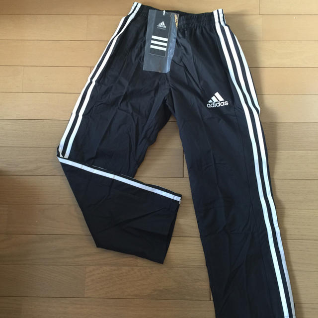 adidas(アディダス)のadidasウィンドブレーカー  ウインドロングパンツ4644円相当 キッズ/ベビー/マタニティのキッズ服男の子用(90cm~)(パンツ/スパッツ)の商品写真