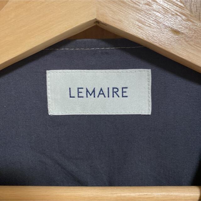 LEMAIRE(ルメール)のlemaire ノーカラーポプリンジャケット　ミリタリージャケット メンズのジャケット/アウター(ミリタリージャケット)の商品写真