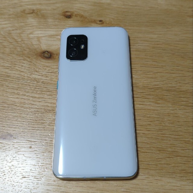 ASUS(エイスース)の【オマケあり】ZenFone8 128GB ホワイト スマホ/家電/カメラのスマートフォン/携帯電話(スマートフォン本体)の商品写真