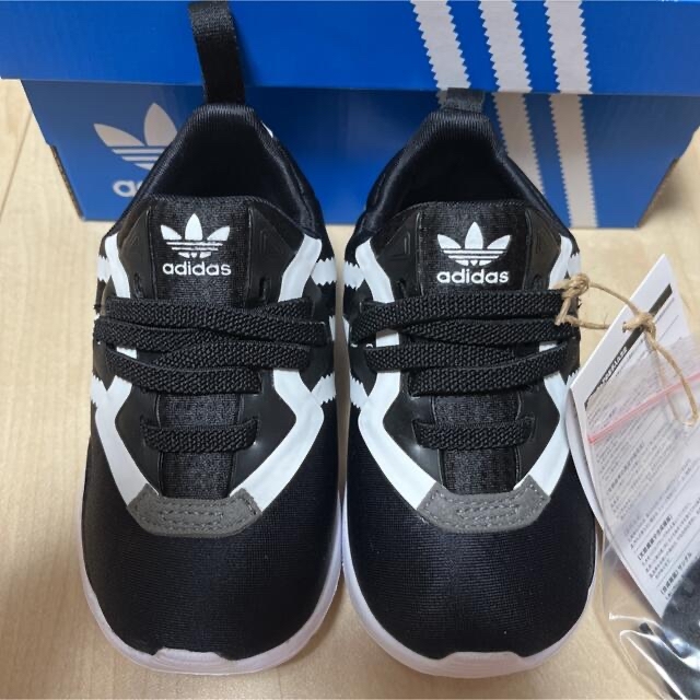 adidas(アディダス)の値下げ！新品　adidas アディダス　スニーカー　キッズ　ファーストシューズ キッズ/ベビー/マタニティのベビー靴/シューズ(~14cm)(スニーカー)の商品写真