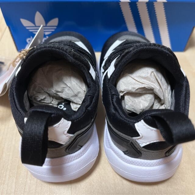 adidas(アディダス)の値下げ！新品　adidas アディダス　スニーカー　キッズ　ファーストシューズ キッズ/ベビー/マタニティのベビー靴/シューズ(~14cm)(スニーカー)の商品写真