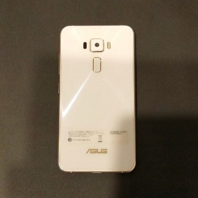 ASUS(エイスース)のASUS Zenfone3 ZE520KL スマホ/家電/カメラのスマートフォン/携帯電話(スマートフォン本体)の商品写真