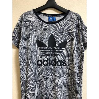 アディダス(adidas)のアディダス　ボタニカル柄Tシャツ　(Tシャツ(半袖/袖なし))