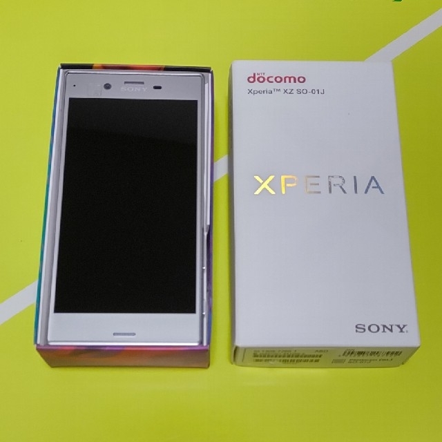 Xperia(エクスペリア)のdocomo Xperia XZ/SO-01J/Platinum スマホ/家電/カメラのスマートフォン/携帯電話(スマートフォン本体)の商品写真