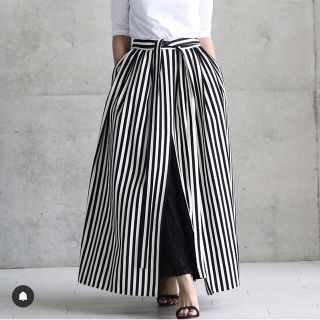 SHE Tokyo Victoria monotone stripe スカート(ロングスカート)