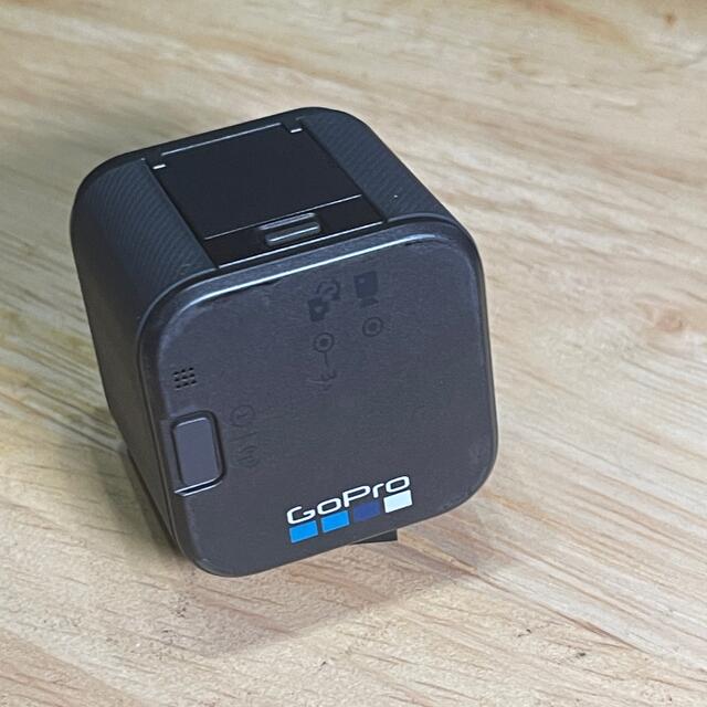 GoPro(ゴープロ)のGoPro hero5 session アルミケージとクランプ付き スマホ/家電/カメラのカメラ(ビデオカメラ)の商品写真