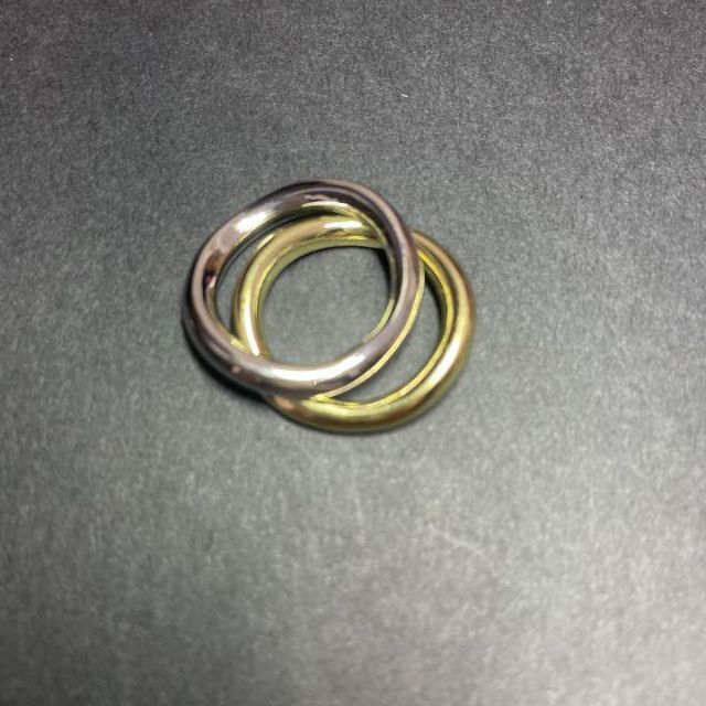 ウェーブリング　ゴールド＋シルバー　13号　指輪　セット　レディース　新品 レディースのアクセサリー(リング(指輪))の商品写真