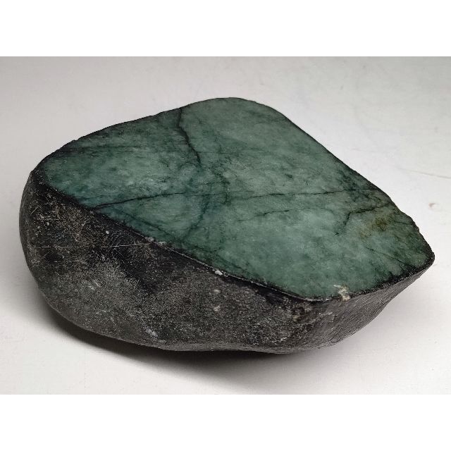 深緑 696g 翡翠 ヒスイ 翡翠原石 原石 鉱物 鑑賞石 自然石 深緑 696g 翡翠 ヒスイ 翡翠原石 原石 鉱物 鑑賞石 自然石