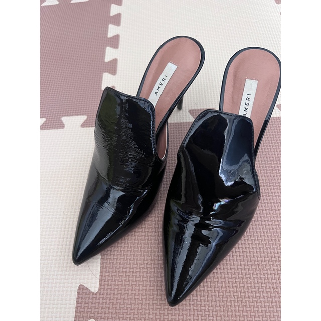 Ameri VINTAGE(アメリヴィンテージ)のAMERI GLOSSY LOW CUT BOOTEE　アメリヴィンテージ レディースの靴/シューズ(ハイヒール/パンプス)の商品写真