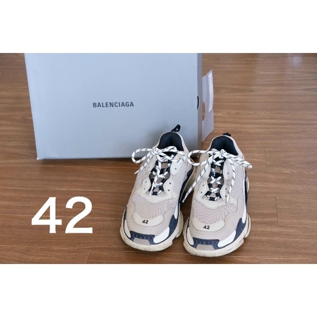 Balenciaga(バレンシアガ)の2020WINTER様専用　美品　balenciaga トリプルS バニラ　42 メンズの靴/シューズ(スニーカー)の商品写真