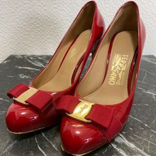 サルヴァトーレフェラガモ(Salvatore Ferragamo)の※rin様専用※サルバトーレフェラガモの赤ヒールパンプス(ハイヒール/パンプス)